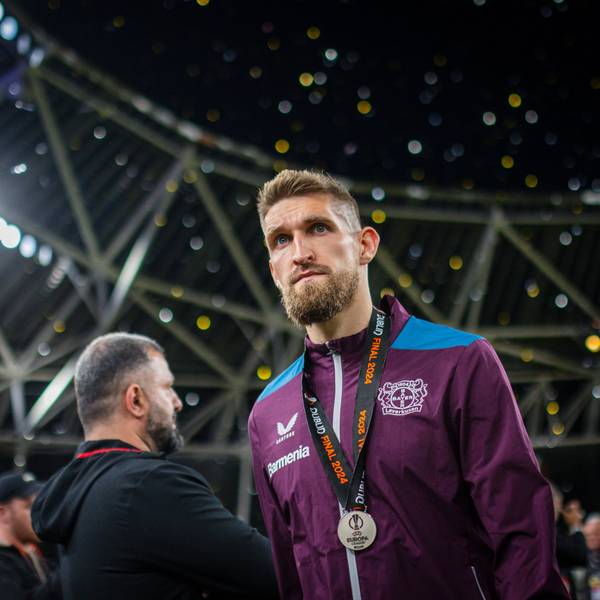 Robert Andrich verlässt enttäuscht das Spielfeld in Dublin.
