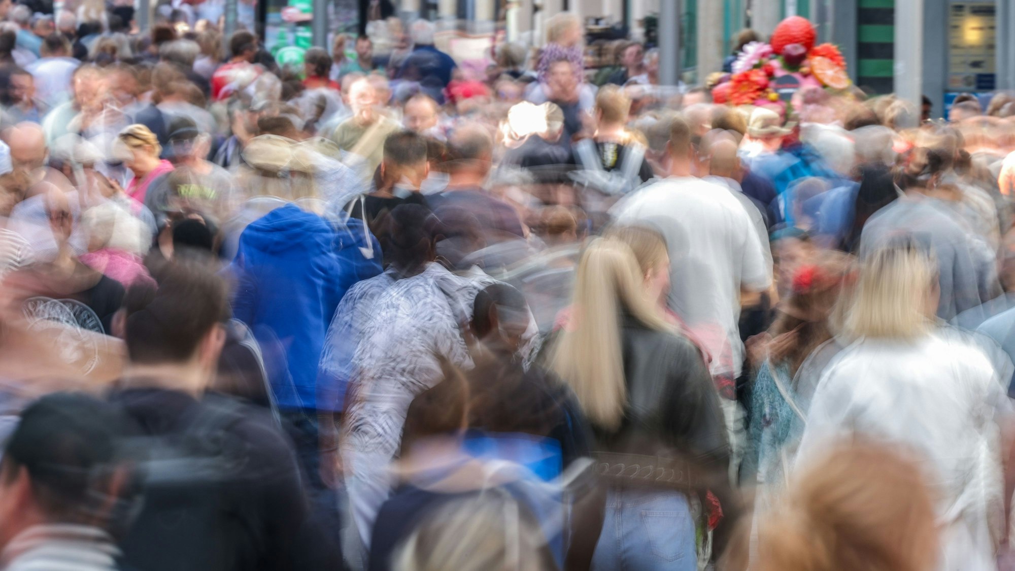 Zusammen leben und arbeiten ist für Menschen mit und ohne Migrationshintergrund Alltag. Dem zollt die Gesetzesänderung jetzt Respekt.