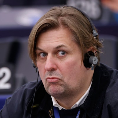 ARCHIV - 23.04.2024, Frankreich, Straßburg: Maximilian Krah von der Alternative für Deutschland (AfD) nimmt an einer Sitzung des Europäischen Parlaments teil.