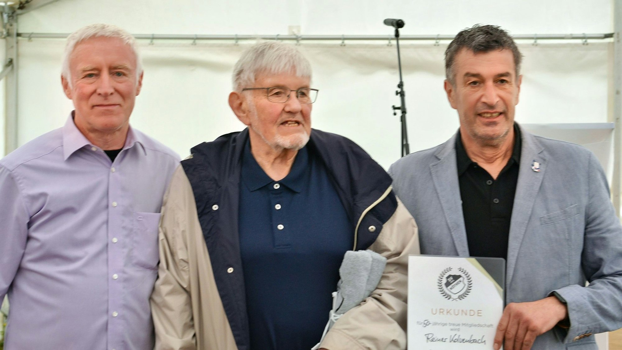 Das Bild zeigt von links Robert Kaulen, Reiner Kolvenbach und Linus Krämer.