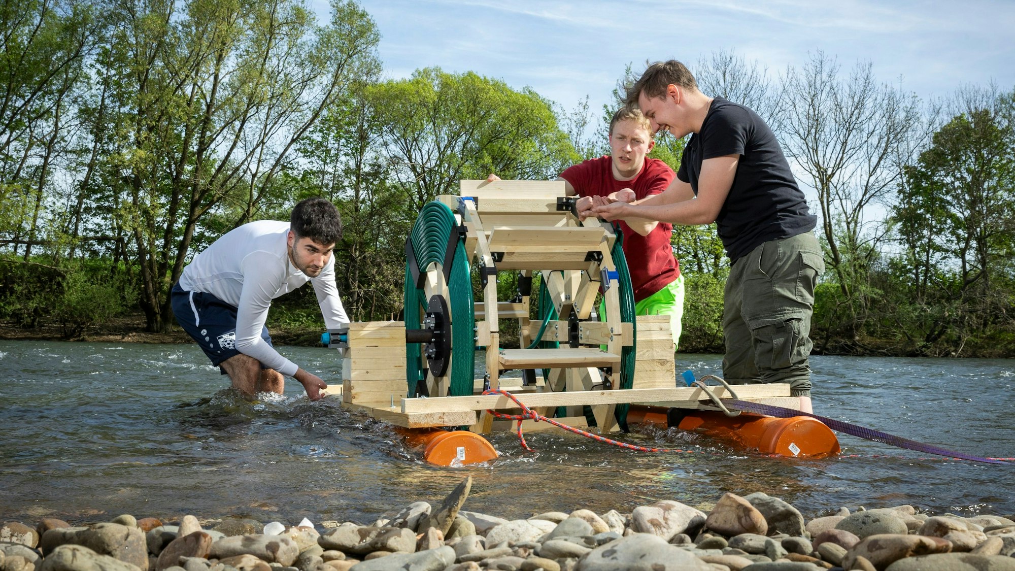 In der Sieg bei Siegburg wurde der Prototyp der Pumpe auf Funktionalität getestet. Das Ergebnis war überaus zufriedenstellend.