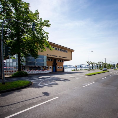 Das Konrad-Adenauer-Ufer wird zur Public-Viewing-Arena.