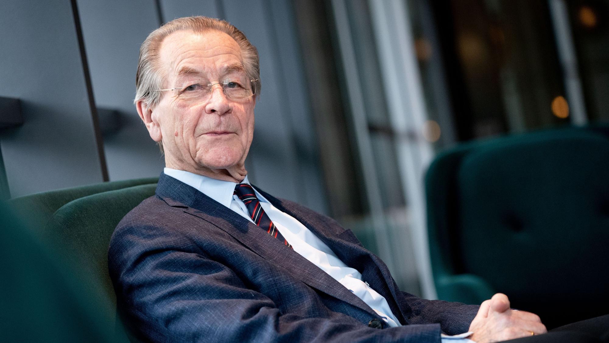 Der ehemalige SPD-Vorsitzende Franz Müntefering hat Sahra Wagenknechts neue Partei scharf kritisiert. Auch mit seinem einstigen Weggefährten Oskar Lafontaine geht Müntefering hart ins Gericht. (Archivbild)