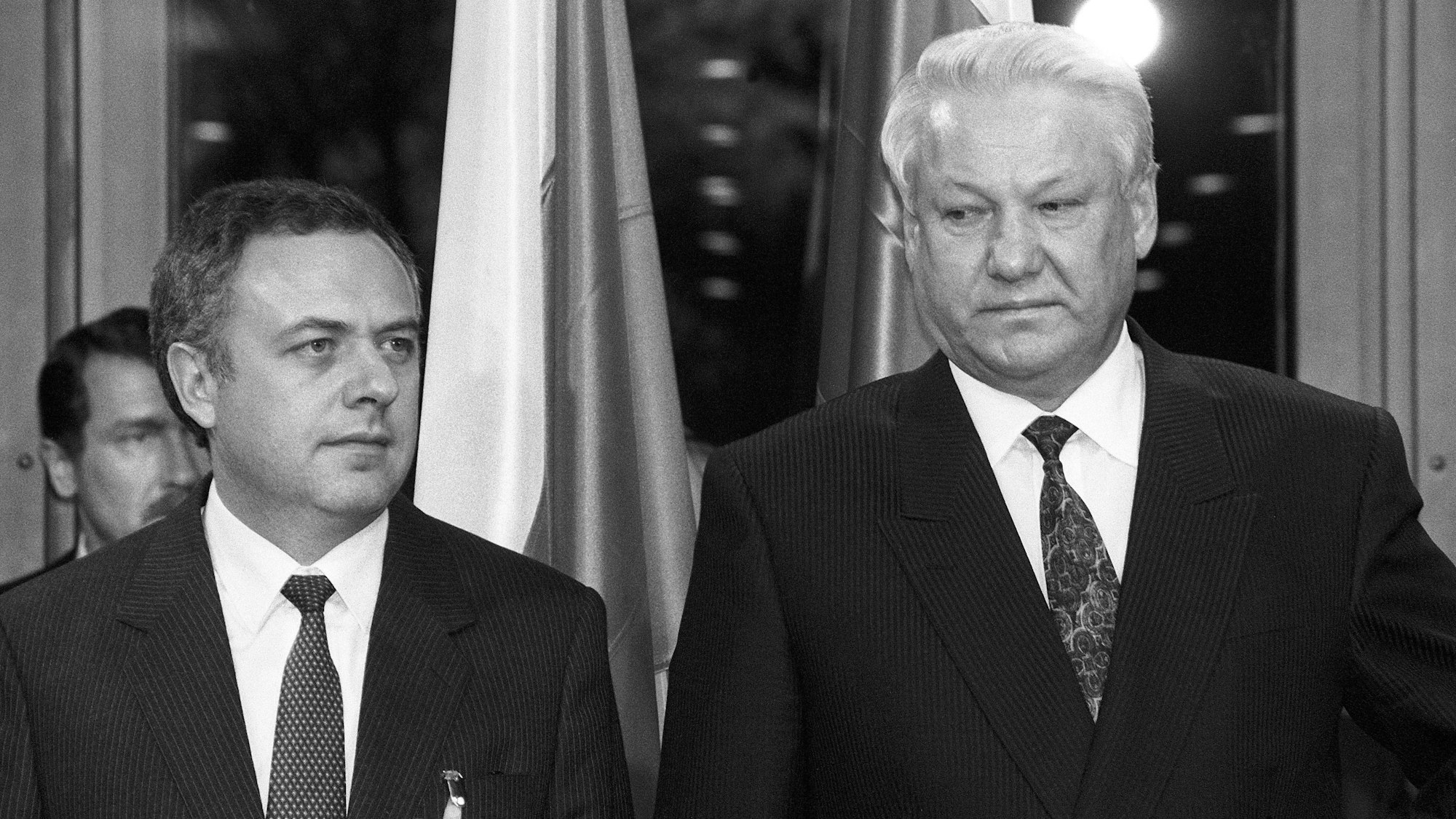 Andrej Kosyrew zusammen mit dem damaligen russischen Präsidenten Boris Jelzin im Jahr 1991 in Bonn. (Archivbild)