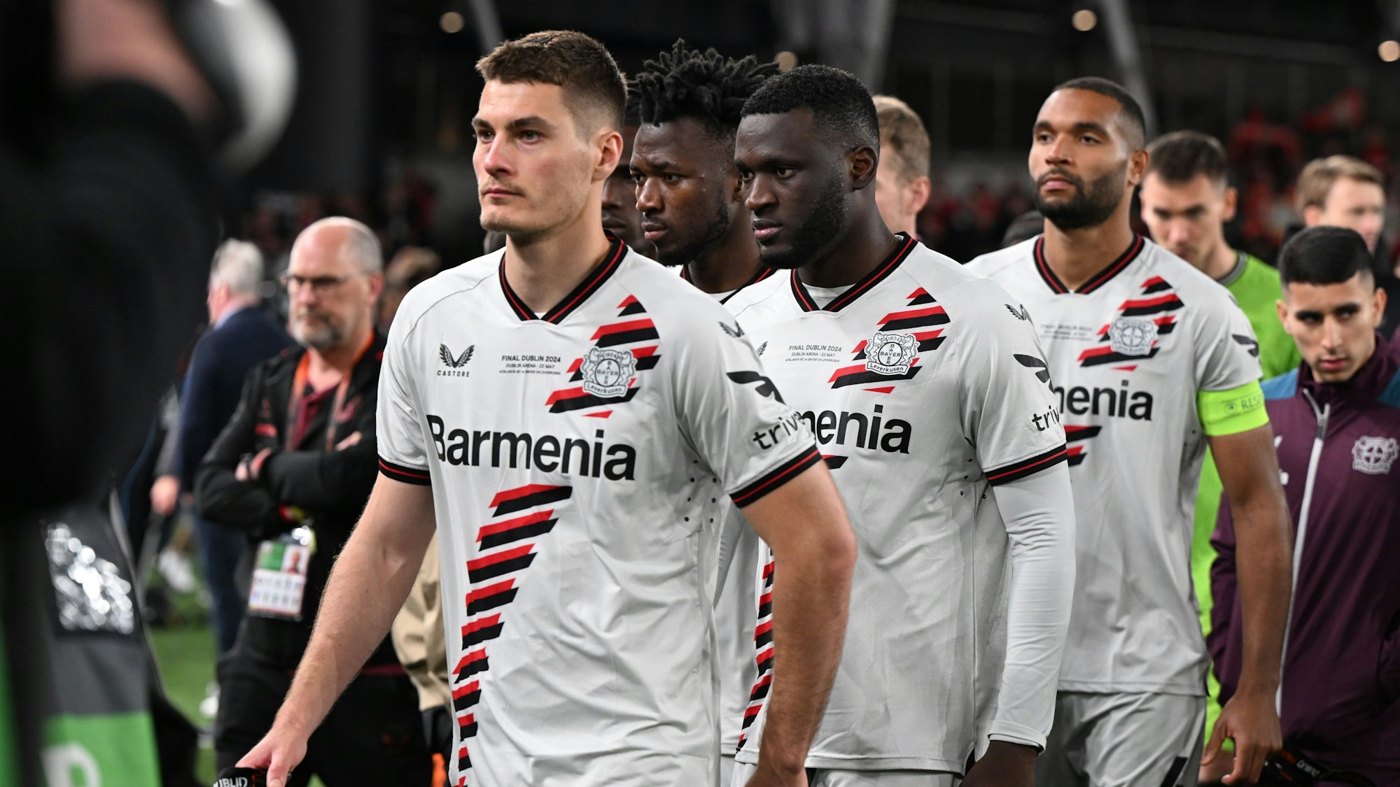 Entschlossen nach Berlin: die Leverkusener Patrik Schick (l-r), Edmond Tapsoba /hinten), Victor Boniface und Jonathan Tah.