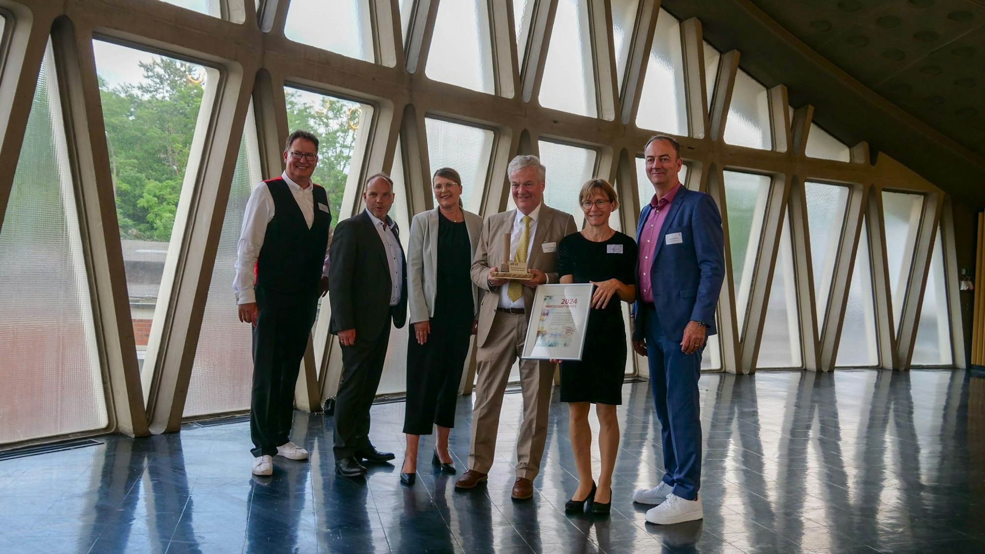 Im Feierabendhaus feierten (v.l.) Guido Mumm, Stephan Tiefenthal, Susanne Bautz, Fidelis Thywissen, Birgit Hummel und Thomas Kuhlow den 40. Frühjahrsempfang des AWH.