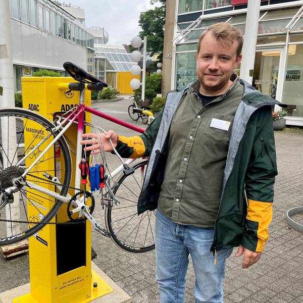 Service-Säule des ADAC