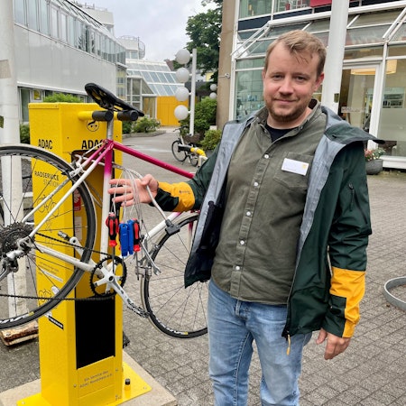 Service-Säule des ADAC