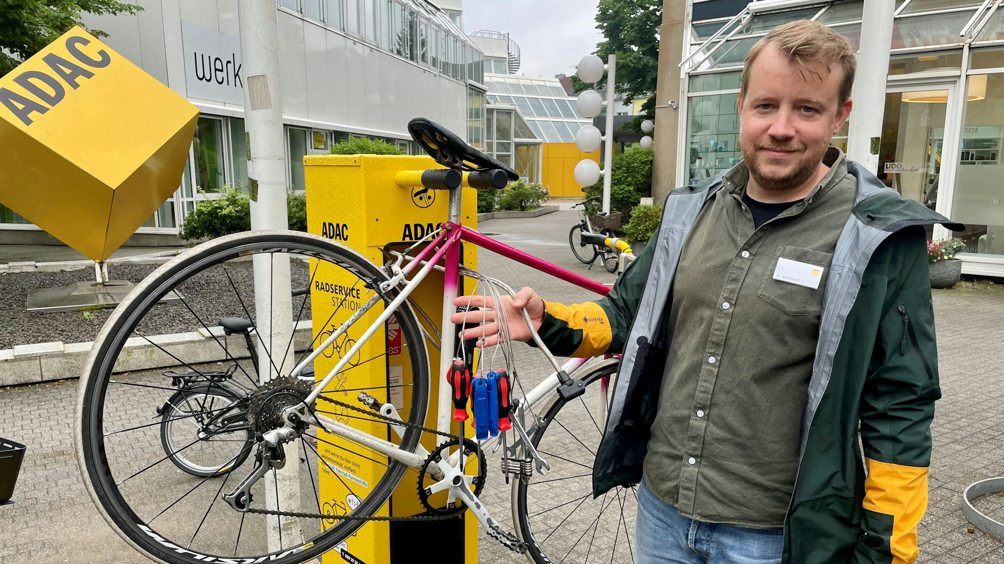 Service-Säule des ADAC