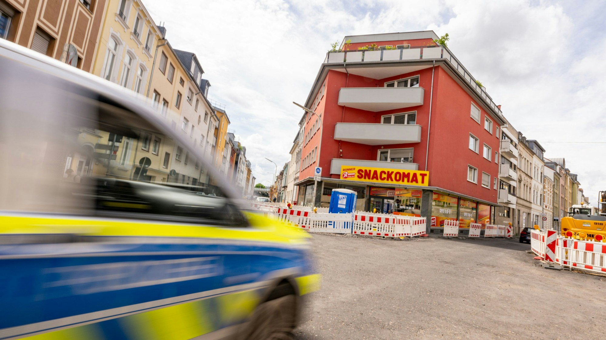 Der neue Automatenkiosk in der Bornheimer Straße steht kurz vor der Öffnung.