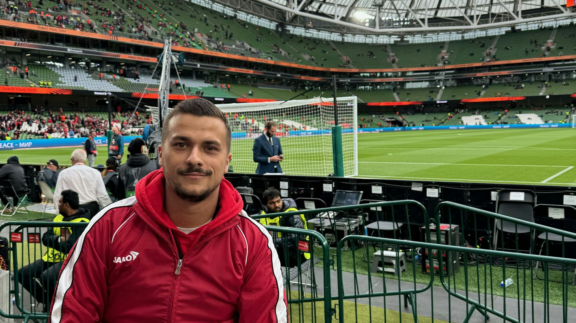 Hermann Krautilik im Fußballstadion in Dublin.
