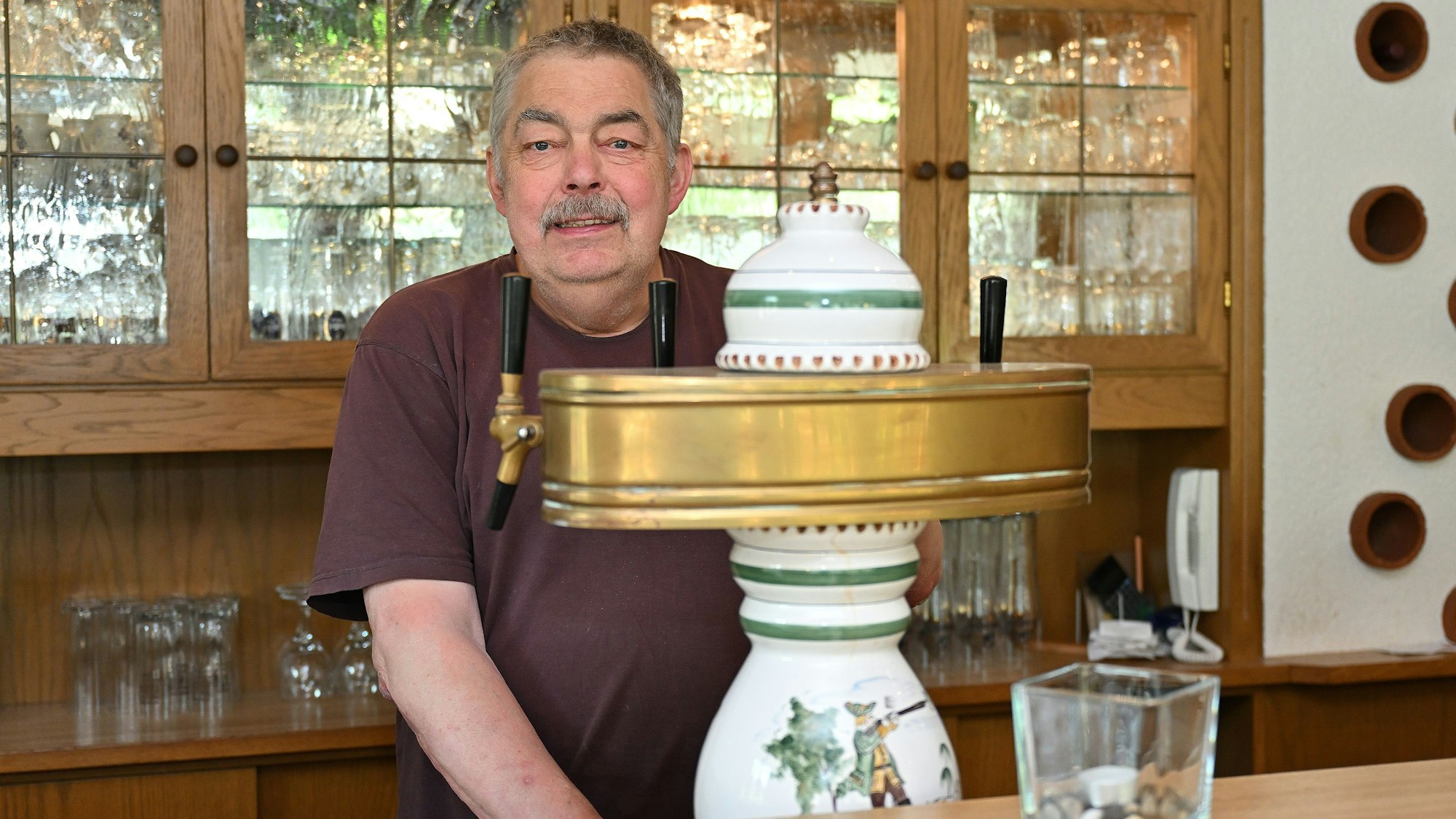 Karl Heinz Hamm ist Gastwirt von Haus Weidmannsheil in Kürten-Miebach. Am 31. Mai schließt die Gaststätte