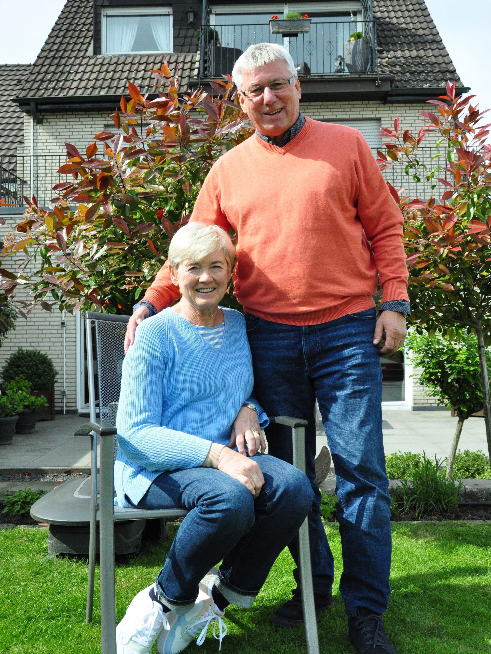 Das Bild zeigt Matthias Brücken mit seiner Ehefrau Brigitte.