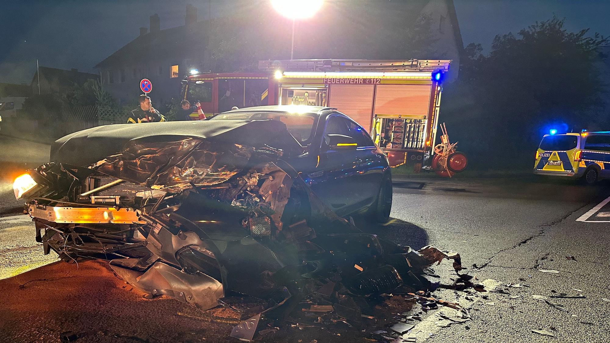 Bei dem Unfall in Friedrich-Wilhelms-Hütte wurden insgesamt sechs Personen verletzt.