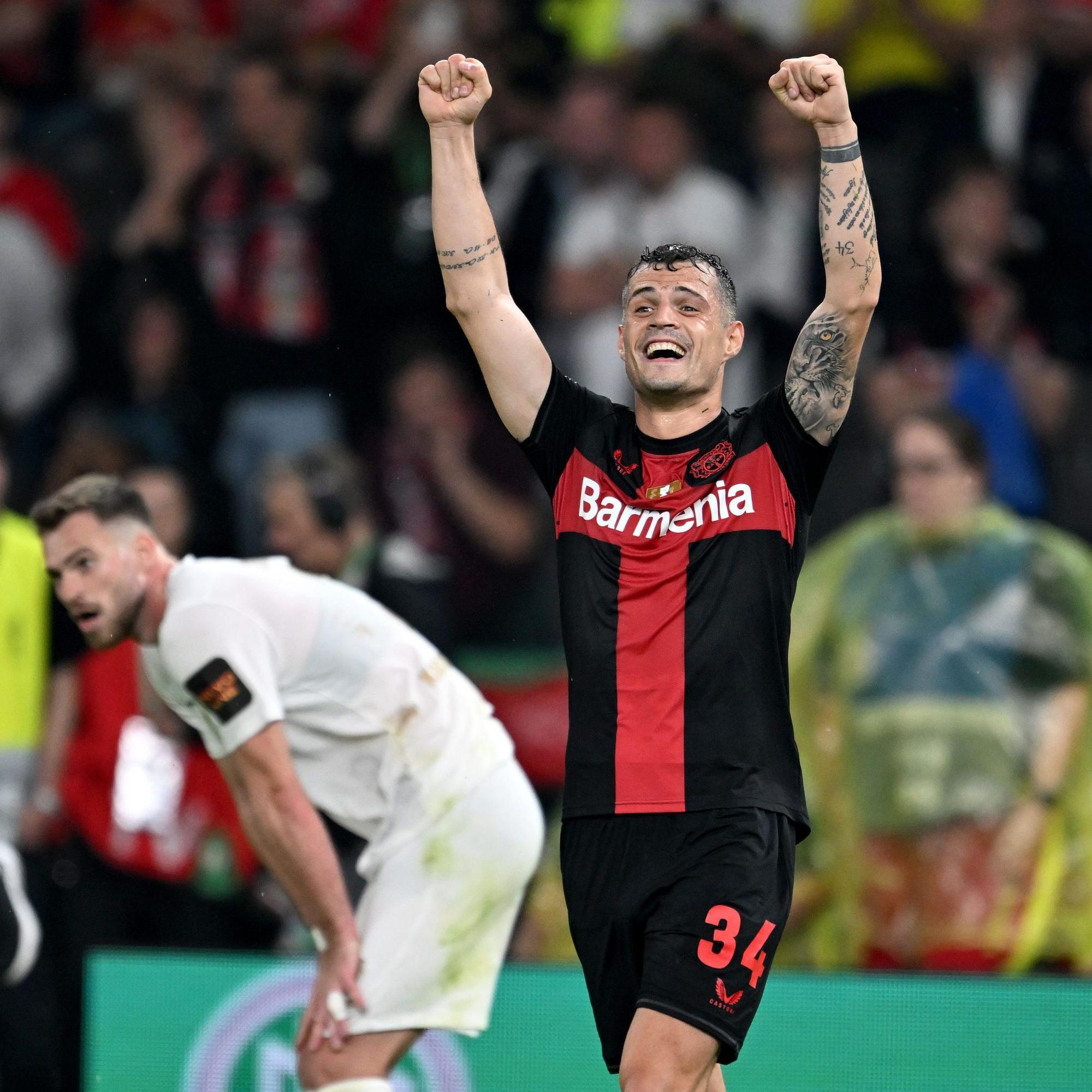 Siegtorschütze Granit Xhaka jubelt nach dem Schlusspfiff.