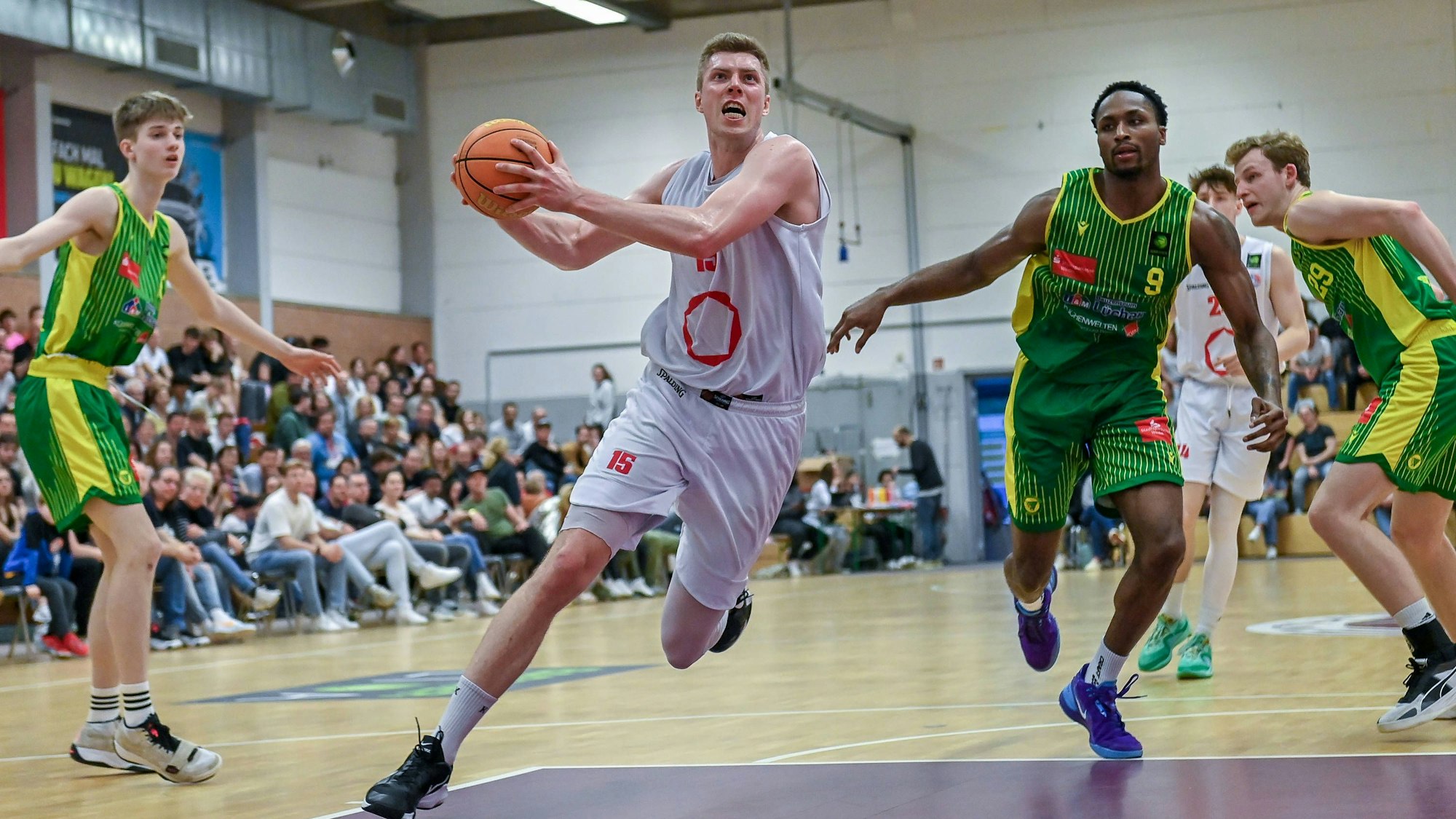Barmer 2. Basketball Bundesliga ProB: Rheinstars Koeln vs. SC Rist Wedel, 06.04.2024 Bjoern Rohwer RheinStars Koeln 15, Barmer 2. Basketball Bundesliga ProB: Rheinstars Koeln vs. SC Rist Wedel am 06.04.2024 im ASV Koeln in Koeln Nordrhein-Westfalen *** Barmer 2 Basketball Bundesliga ProB Rheinstars Koeln vs SC Rist Wedel, 06 04 2024 Bjoern Rohwer RheinStars Koeln 15 , Barmer 2 Basketball Bundesliga ProB Rheinstars Koeln vs SC Rist Wedel on 06 04 2024 at ASV Koeln in Koeln North Rhine-Westphalia Copyright: xBEAUTIFULxSPORTS/Mueller-Laschetx