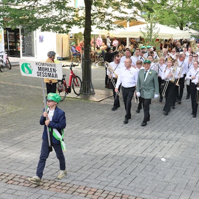 Schützenfest in Gummersbach- im Bild die Kompanie Mühlenseßmar mit Musikgzug.