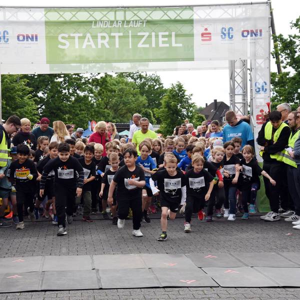 Start des Bambinilaufs.