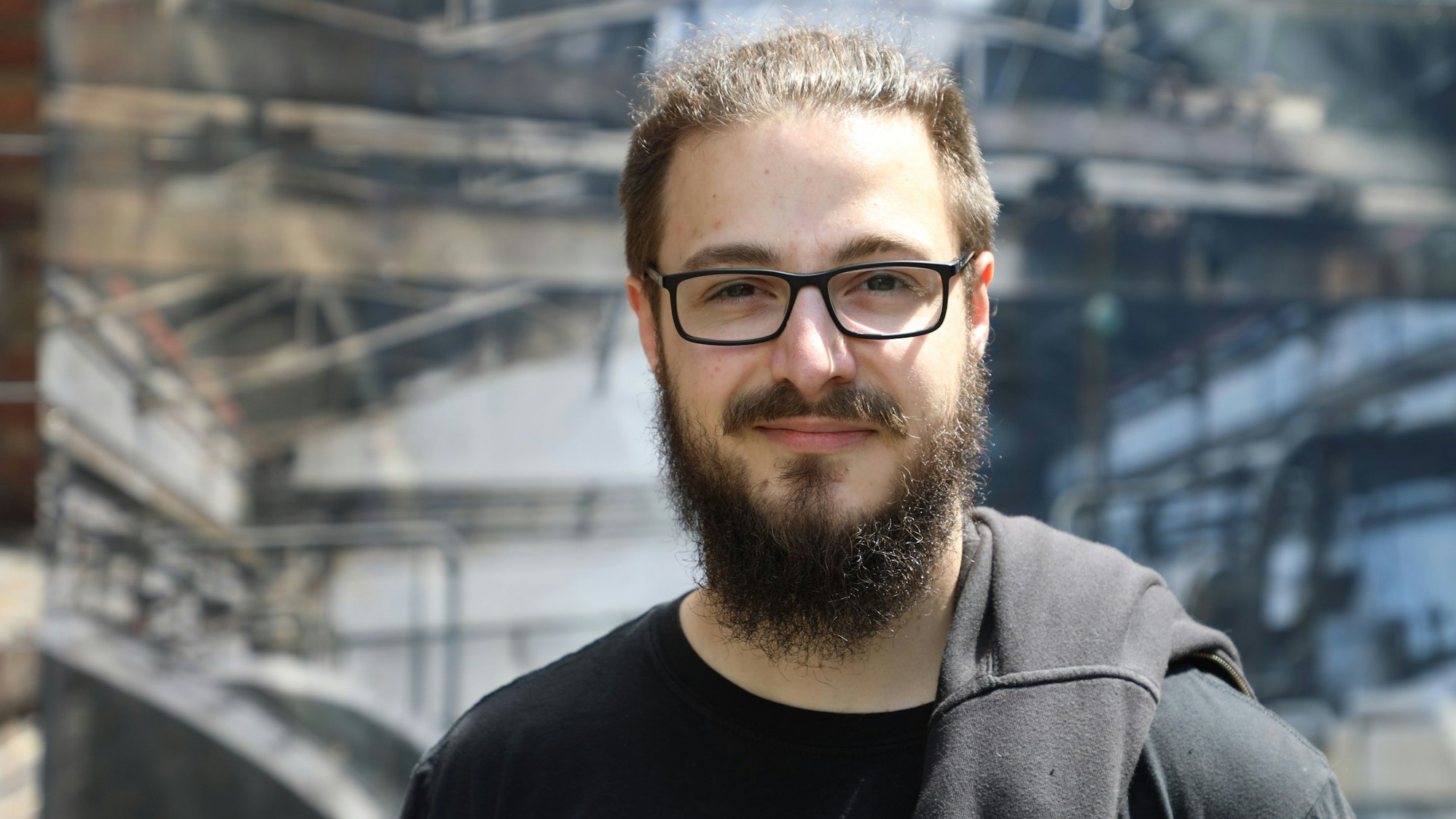 Ex-Zandrianer Luca Krükel (33)steht auf dem Zanders-Gelände.