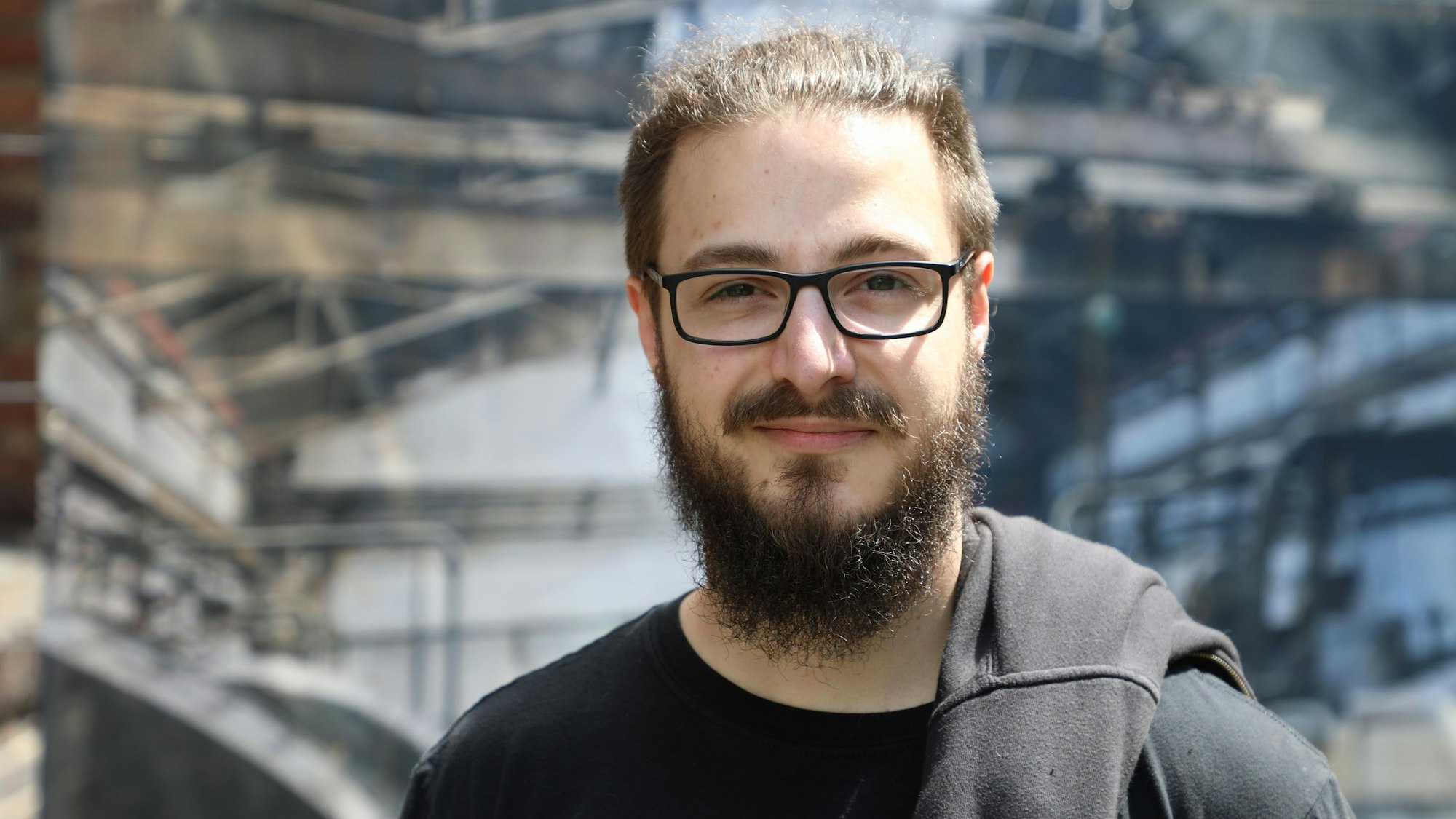 Ex-Zandrianer Luca Krükel (33)steht auf dem Zanders-Gelände.