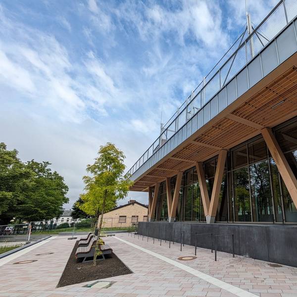 Die neue Sport- und Kulturhalle in Alfter ist fast fertiggestellt. Hier die Außenansicht.
