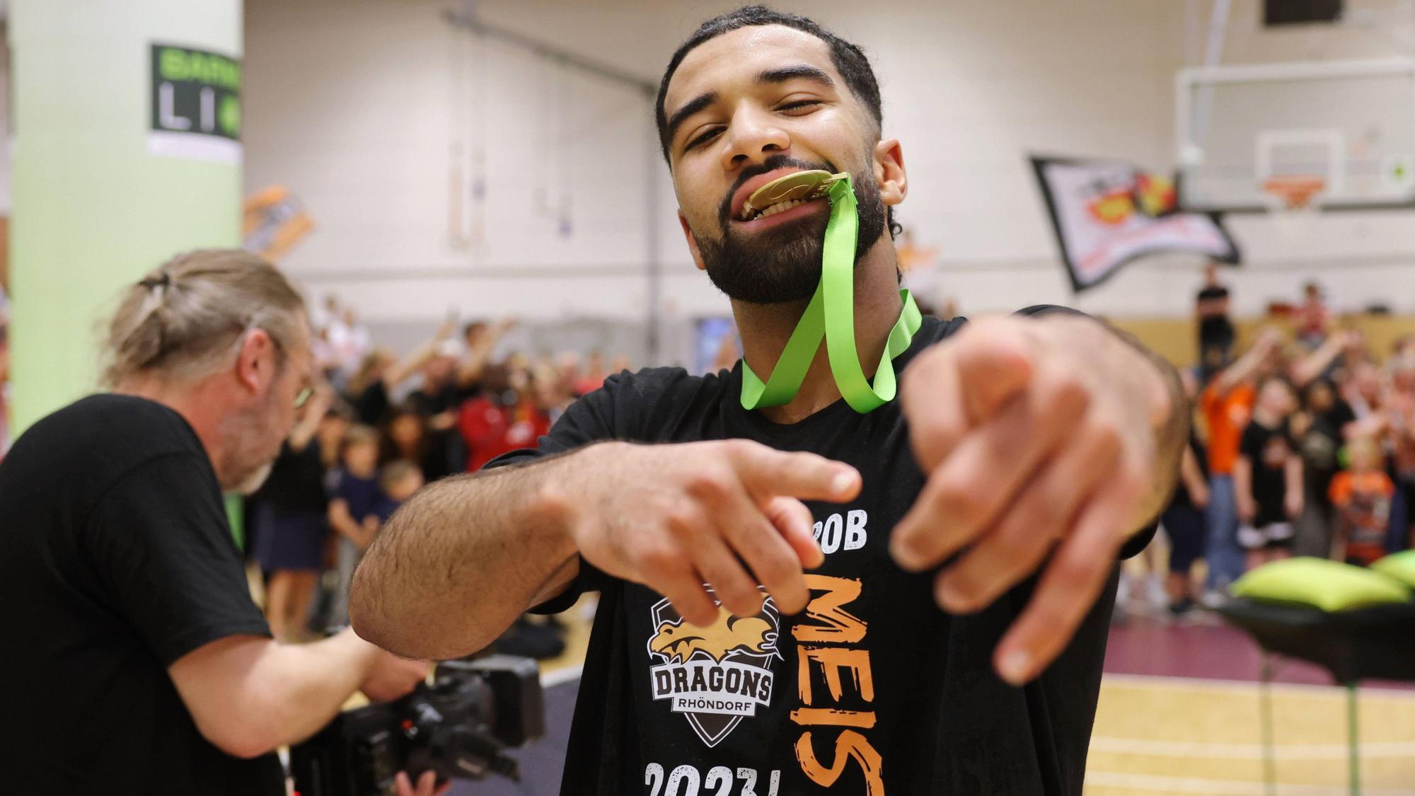 Lässige Jubelpose: Tyreese Blunt von den Dragons Rhöndorf.