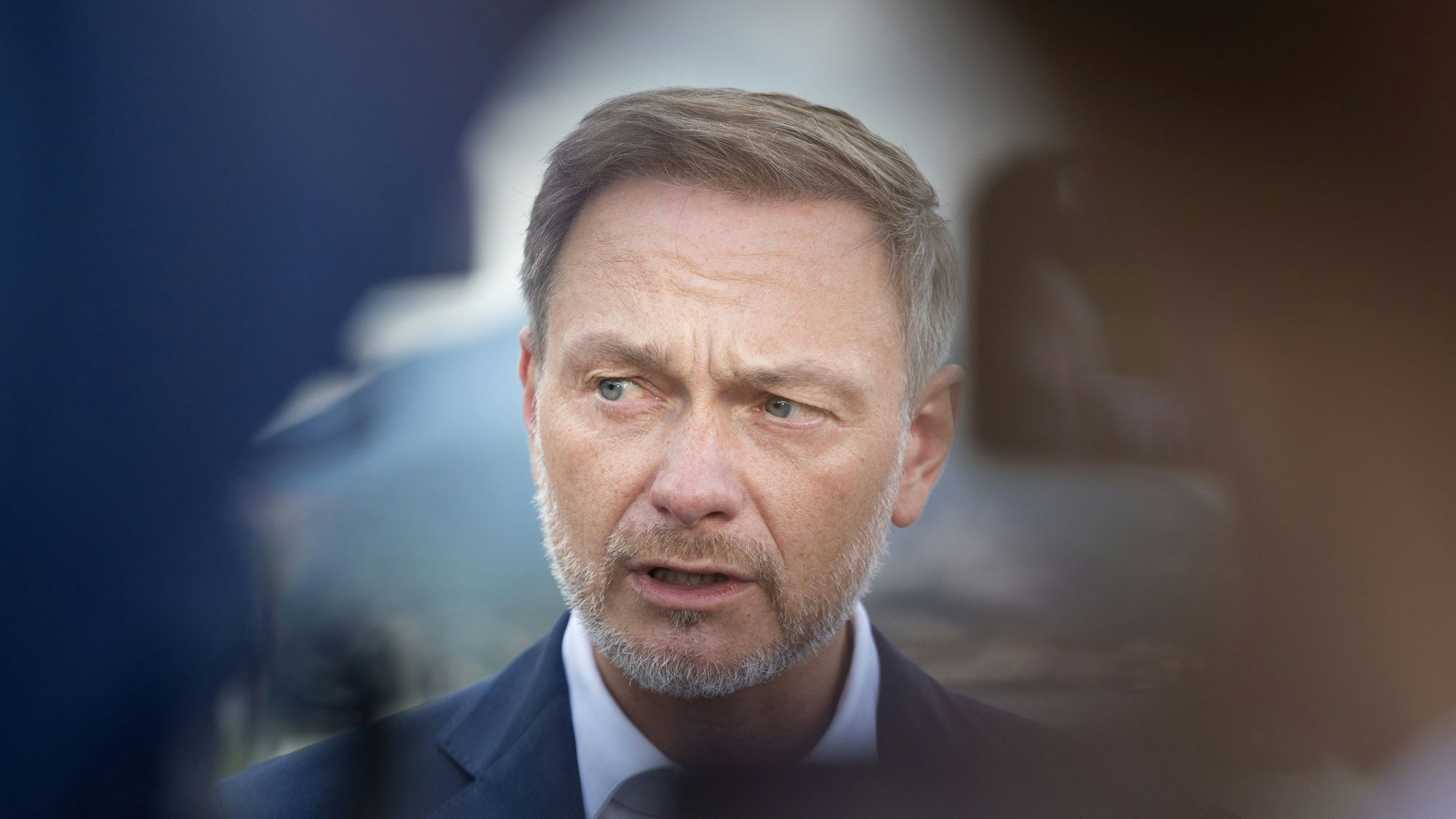 Christian Lindner (FDP), Bundesminister der Finanzen, spricht auf einer Pressekonferenz vor Beginn des Treffens der G7-Finanzminister in Stresa. (Archivbild)