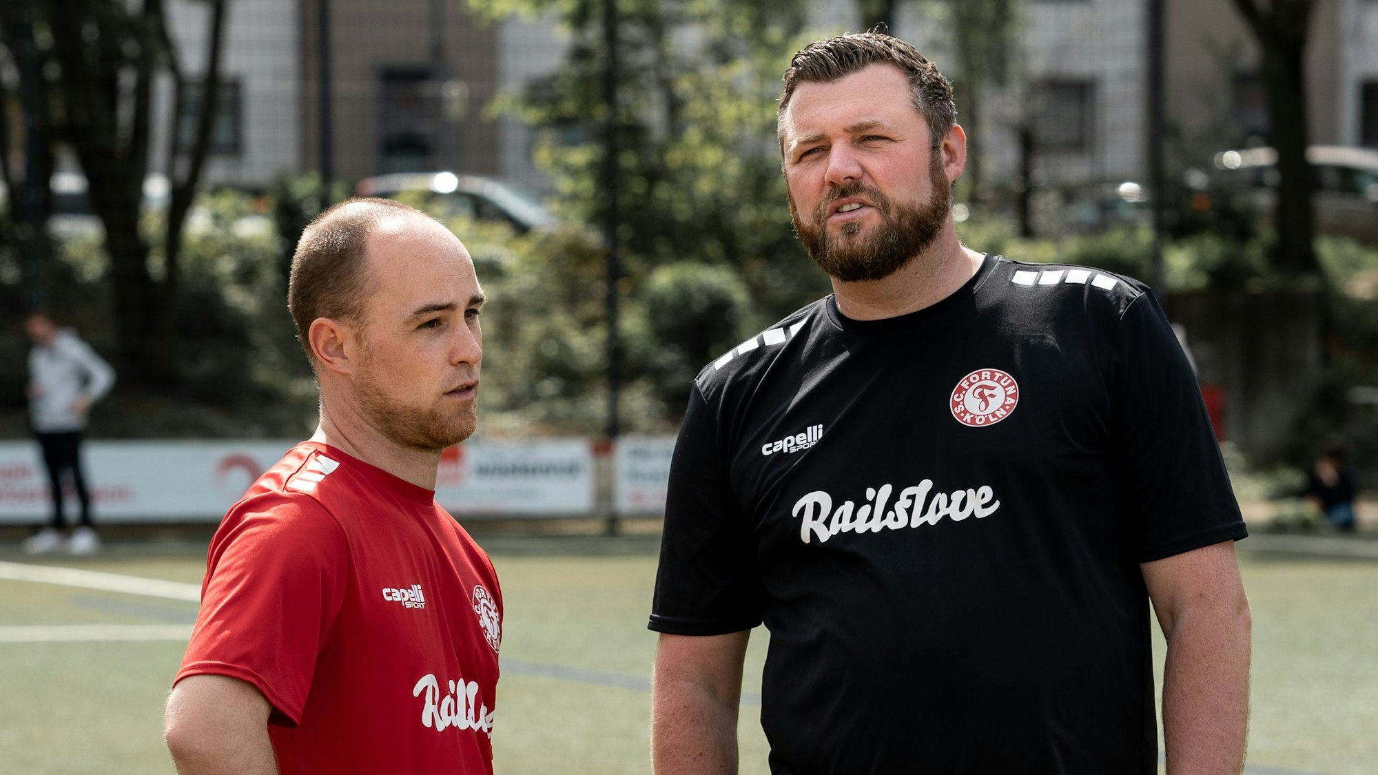 Marc Gertzen (r.), Trainer von Fortuna Kölns Frauen, legt sein Amt zum Saisonende nieder. Auch sein Assistent Marcus Anhalt hört auf.