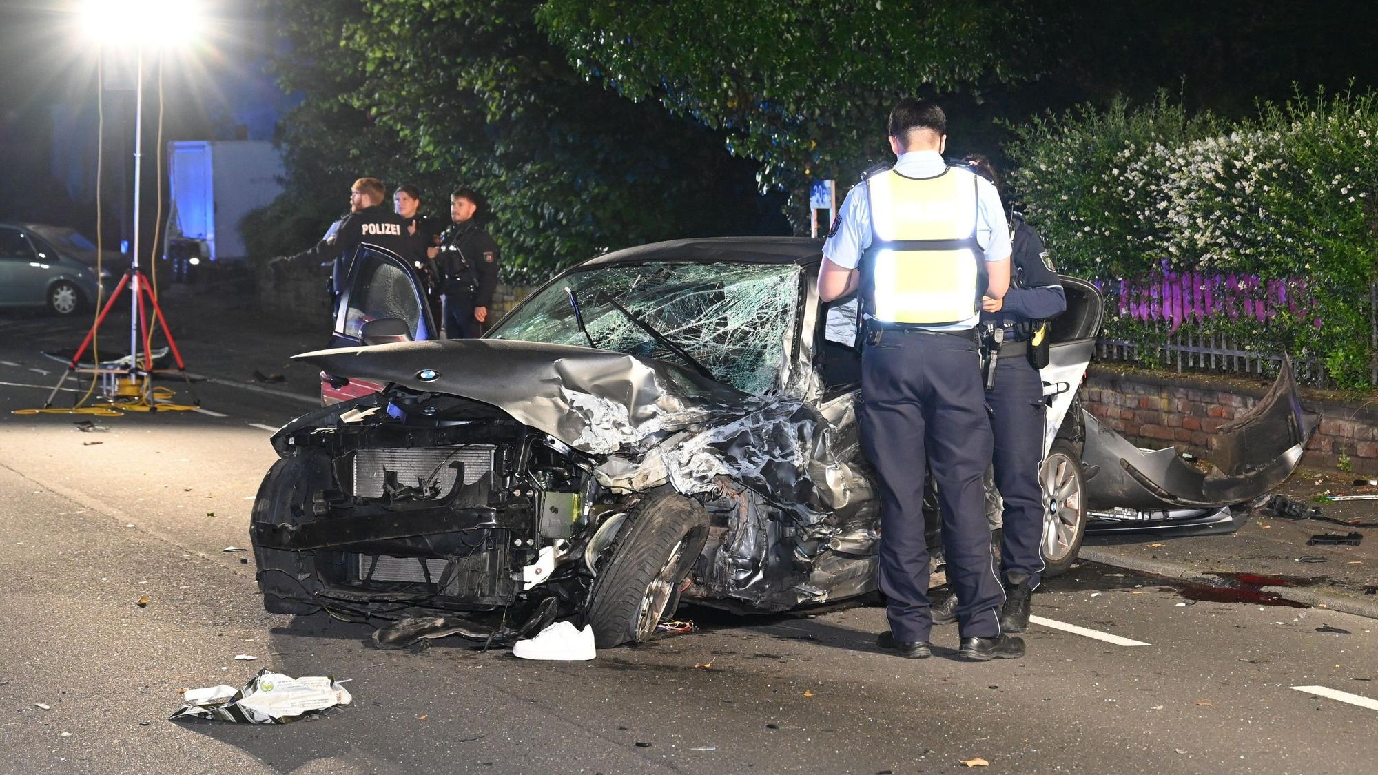 Auf dem Foto ist das Autowrack zu sehen.