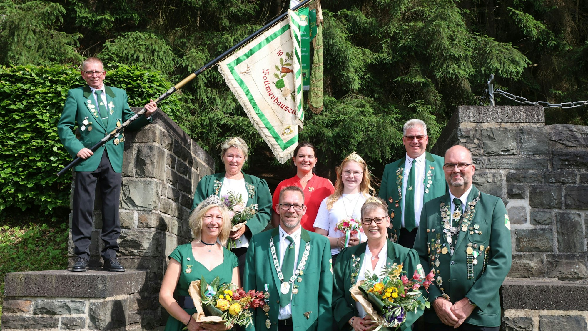 Gruppenfoto der neuen Majestäten der Schützen aus Gummersbach-Vollmerhausen.