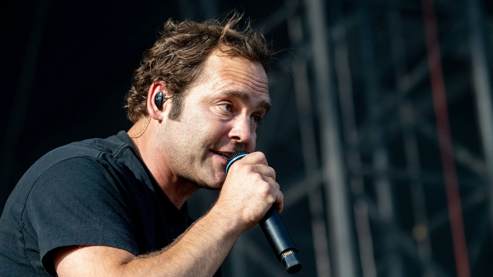 Axel Bosse steht auf dem Hurricane Festival auf der Bühne.