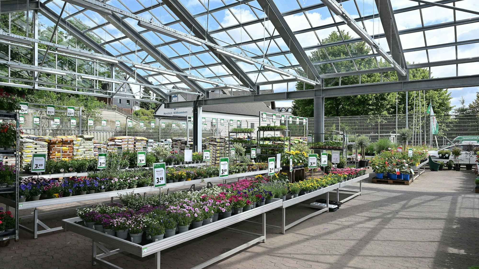 Das Foto zeigt den neueröffneten Hagebau-Markt in Overath