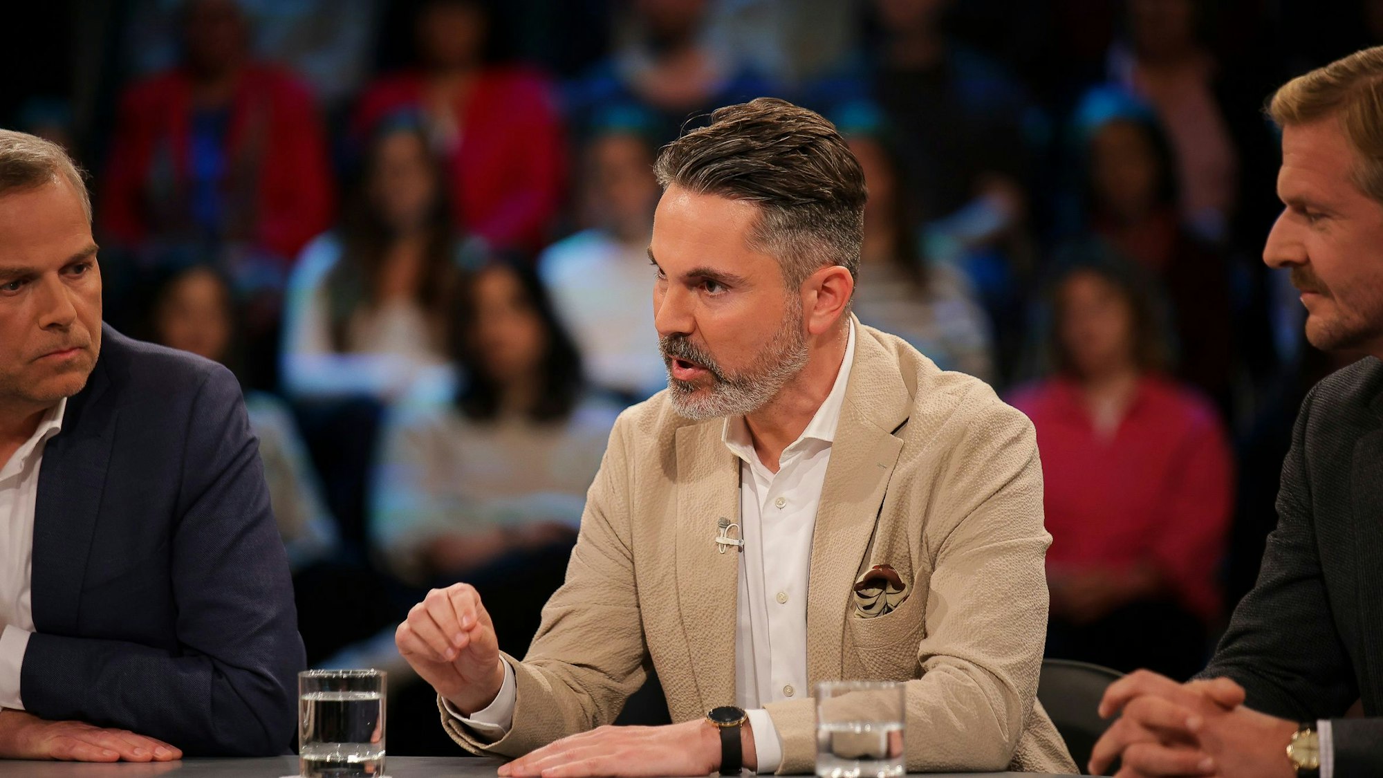 Fabio De Masi vom BSW fiel mehrfach anderen Gästen ins Wort. Diese taten es ihm allerdings gleich – wodurch am Ende oft durcheinander gesprochen wurde und beim Zuschauer wenig ankam.