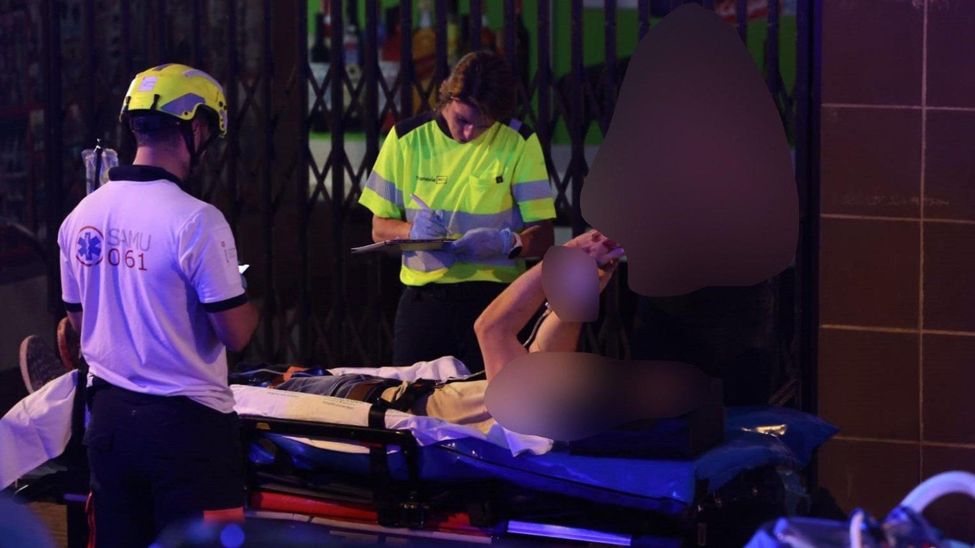 Rettungsdienste sind nach dem Einsturz eines Gebäudes am Strand von Palma im Einsatz.