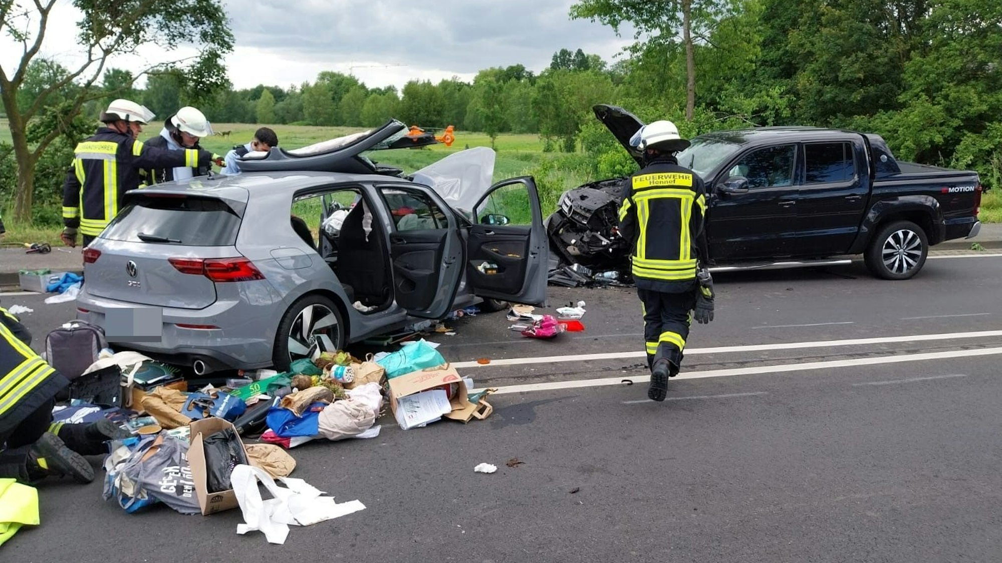 Im verunfallten Golf befand sich viel ungesicherte Ladung.