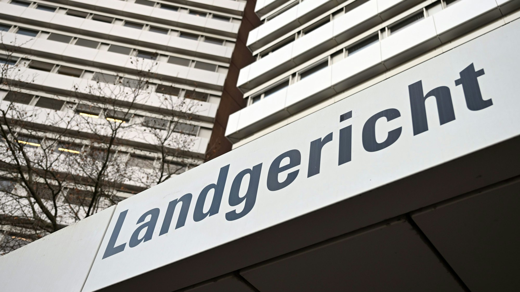 Das Kölner Landgericht von außen.