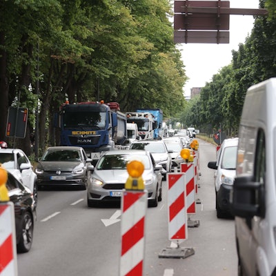 Die Rheinuferstraße ist Teil des geplanten MIV-Grundnetzes für Köln.