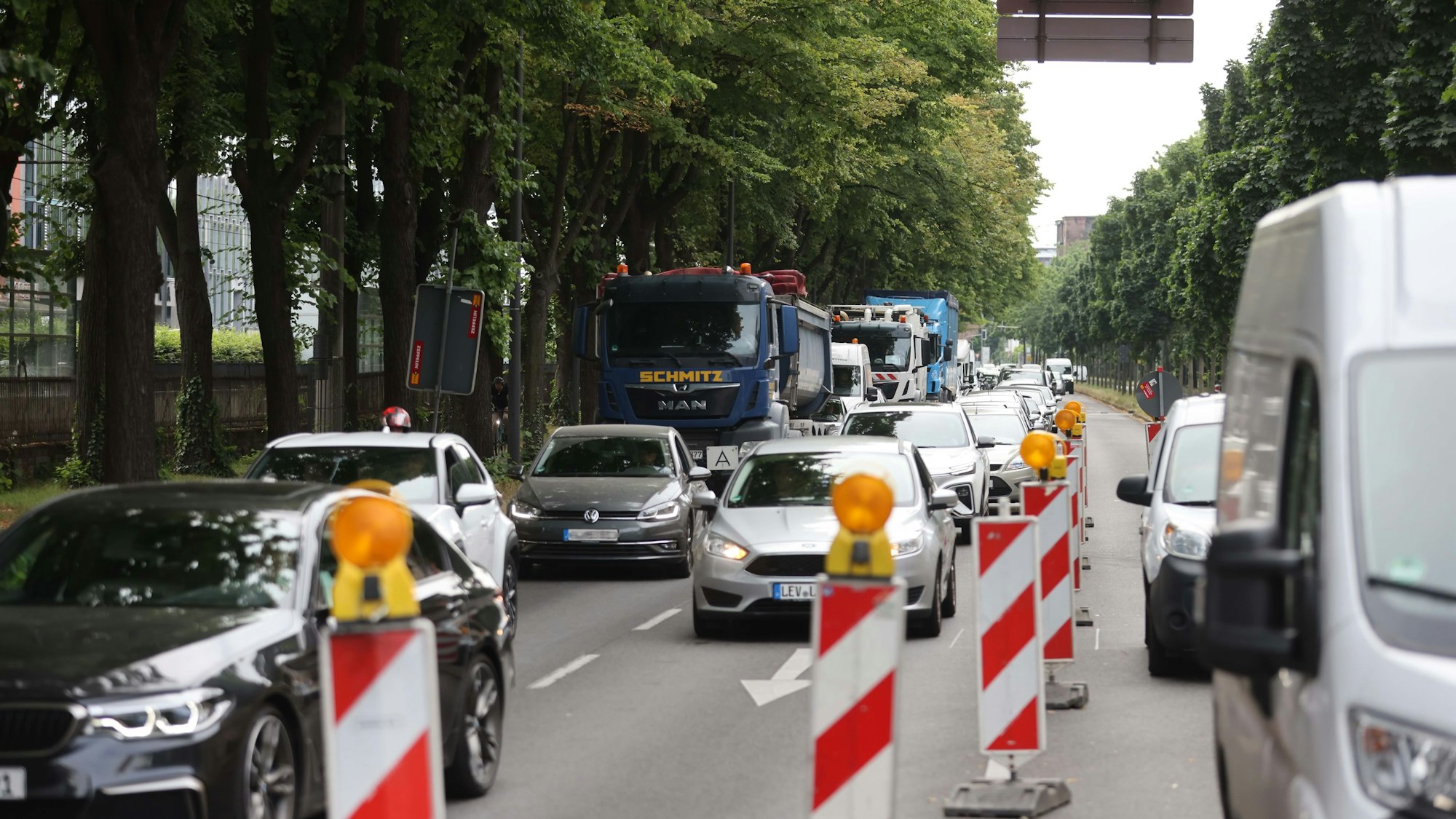 Die Rheinuferstraße ist Teil des geplanten MIV-Grundnetzes für Köln.