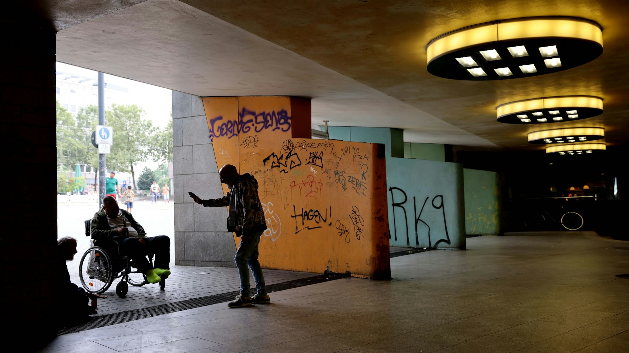 Dunkel und trist: Der Wiener Platz.