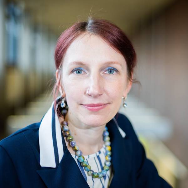 Geraldine Rauch, Präsidentin der TU-Berlin, steht bei einem Fototermin mit der Deutschen Presse-Agentur im Hauptgebäude der Technischen Universität Berlin.