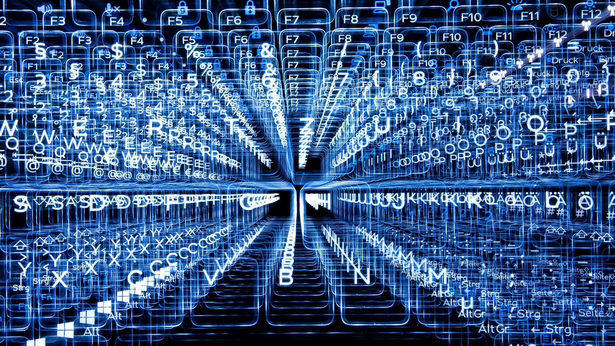 Tasten einer beleuchteten Tastatur (Aufnahme mit Zoomeffekt).