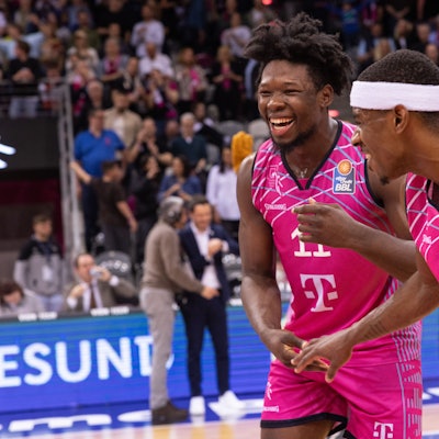 Brian Fobbs (links) und Glynn Watson hatten viel Anlass zu guter Laune, denn sie waren die beiden Topscorer der Baskets.