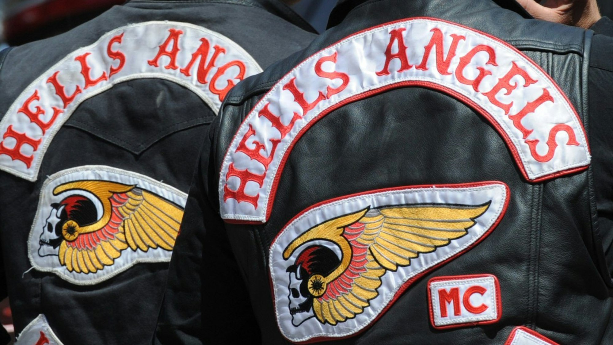 Die Rückseite der Westen von zwei Hells-Angels-Mitgliedern. (Archivfoto)