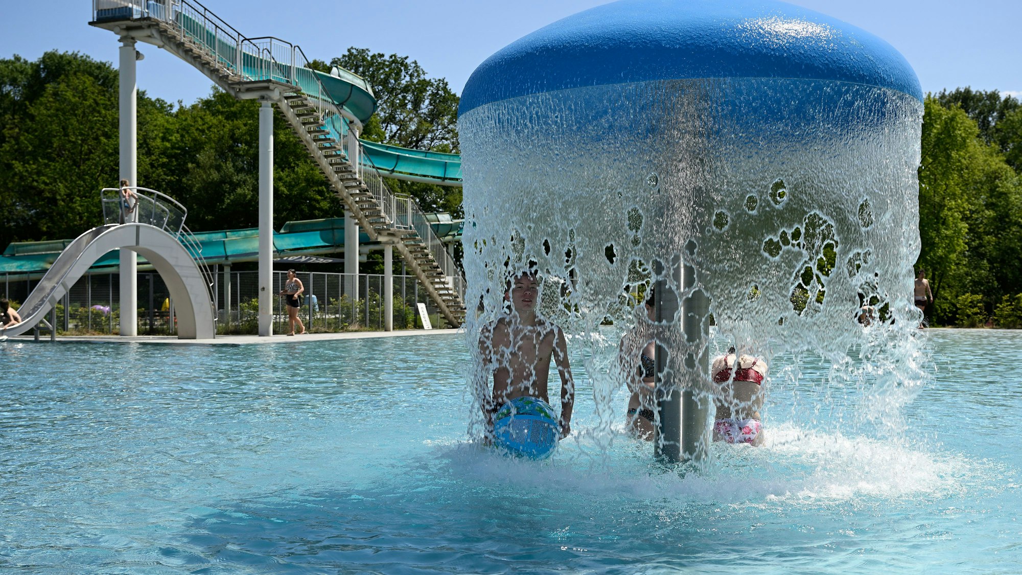 Das Foto zeigt das Freibad im Kombibad Paffrath