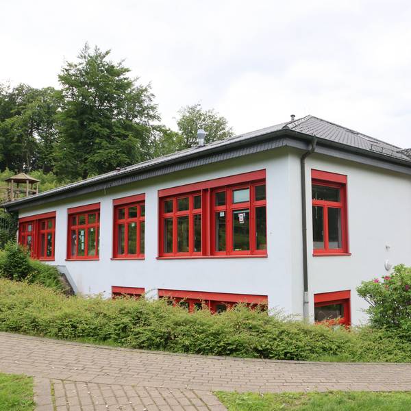 Außenansicht der Rosegger-Schule.