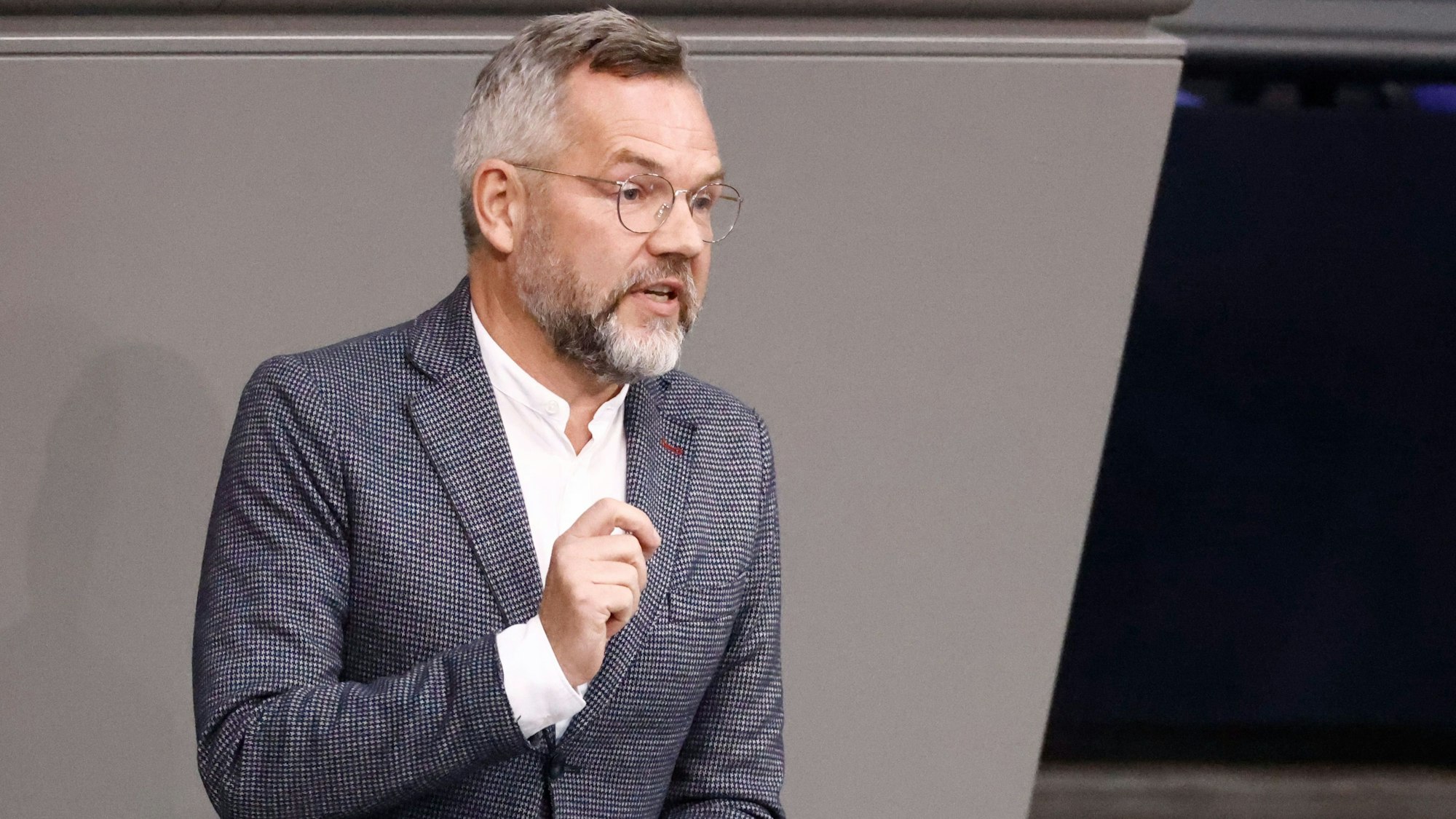 ARCHIV - 31.03.2023, Berlin: Michael Roth (SPD) spricht bei der Debatte anlässlich 75 Jahre European Recovery Plan. (zu dpa: «SPD-Außenpolitiker Roth fordert EU-Maßnahmen gegen georgische Führung») Foto: Carsten Koall/dpa +++ dpa-Bildfunk +++