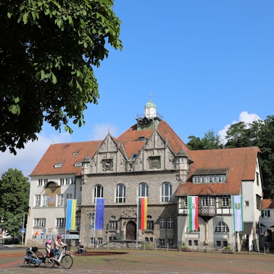 Das Rathaus Stadtmitte der Stadt Bergisch Gladbach im Mai 2024.
