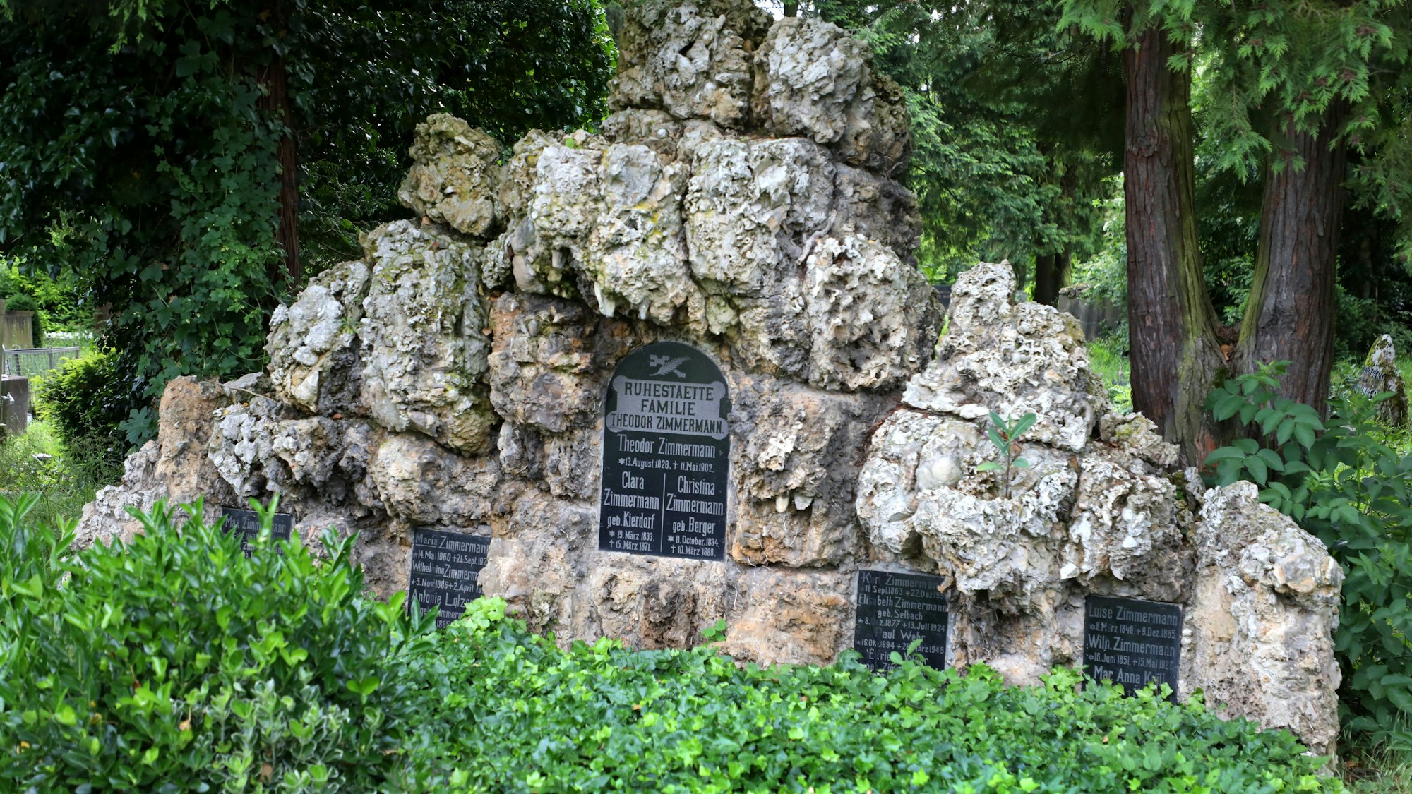 Ein Grottengrab auf Laurentiusfriedhof.