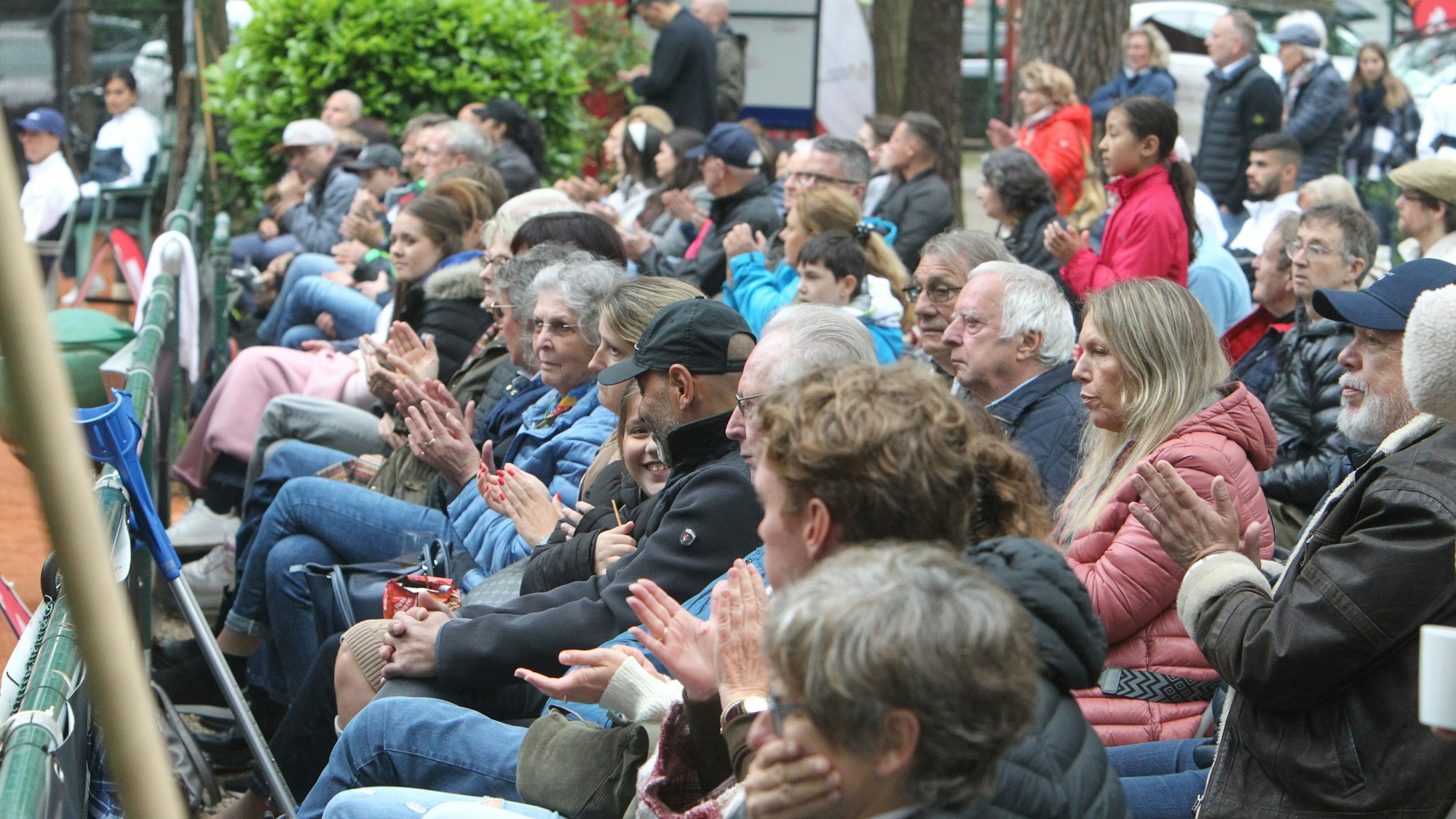 Die Zuschauer in Troisdorf freuen sich über Weltklasse-Tennis vor der Haustür. Quentin Bröhl