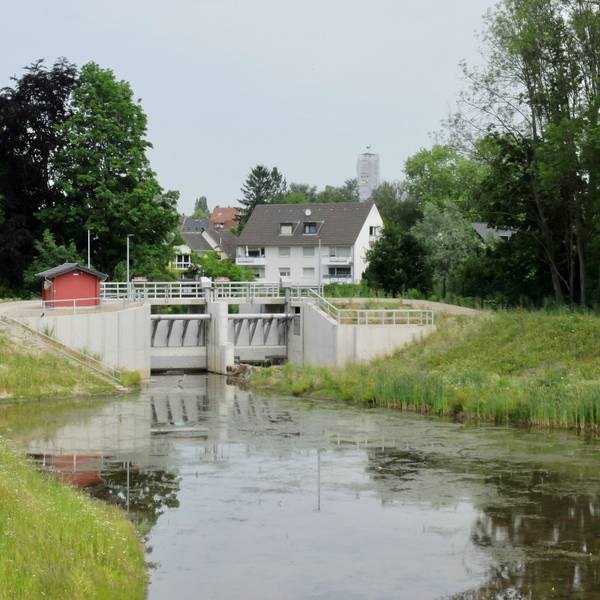 Hochwasserbecken und Schleuse Kippemühle in Bergisch Gladbach-Gronau.